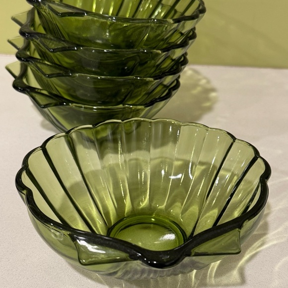 Vintage Mid-Century Avocado Green Seashell Salad Serving Bowls (5) - Picture 2 of 8